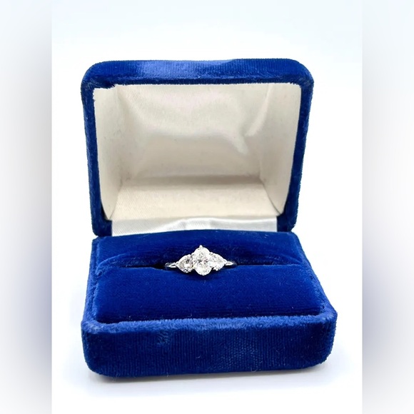 Vintage Estate Platinum 3-Stone Diamond Ring - Picture 5 of 8